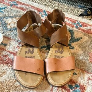 Sorel sandals, light tan